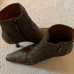 Ankle boots by Donald J Pliner size 4